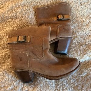 ❤️ Frye Tan Bootie Cowboy Boot Buckle